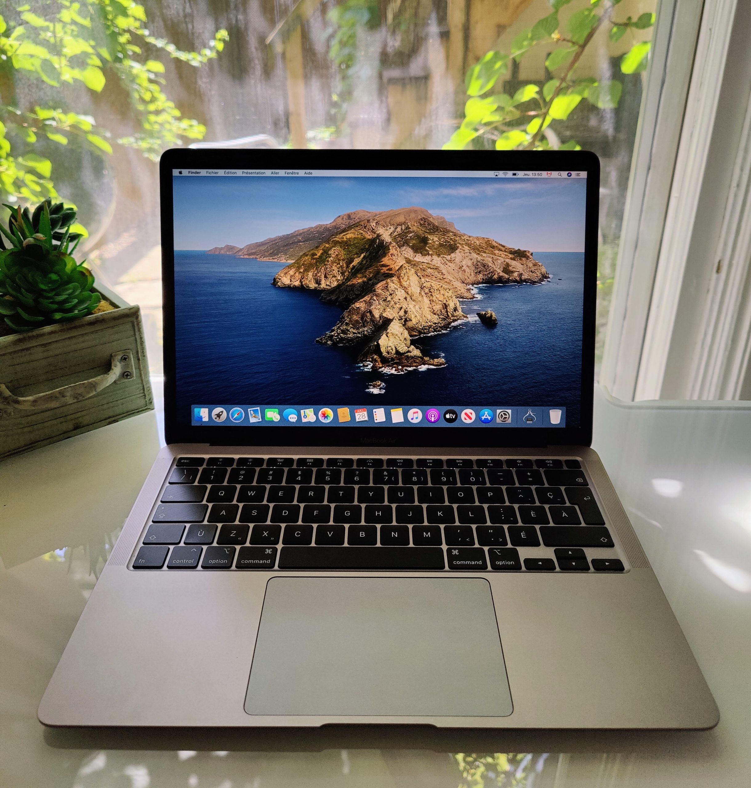 【Apple】MacBook Air M1 2020 8GB 256 2020 Apple MacBook Air with Apple M1 Chip (13-inch, 8GB RAM, 256GB